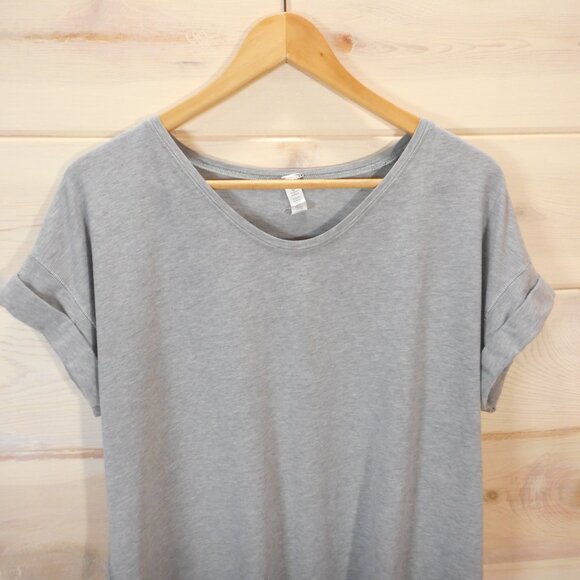 Lululemon T Shirt Womens Sz 12 Gray Short Sleeve V Neck Rolled Cuff Tee - Picture 2 of 9